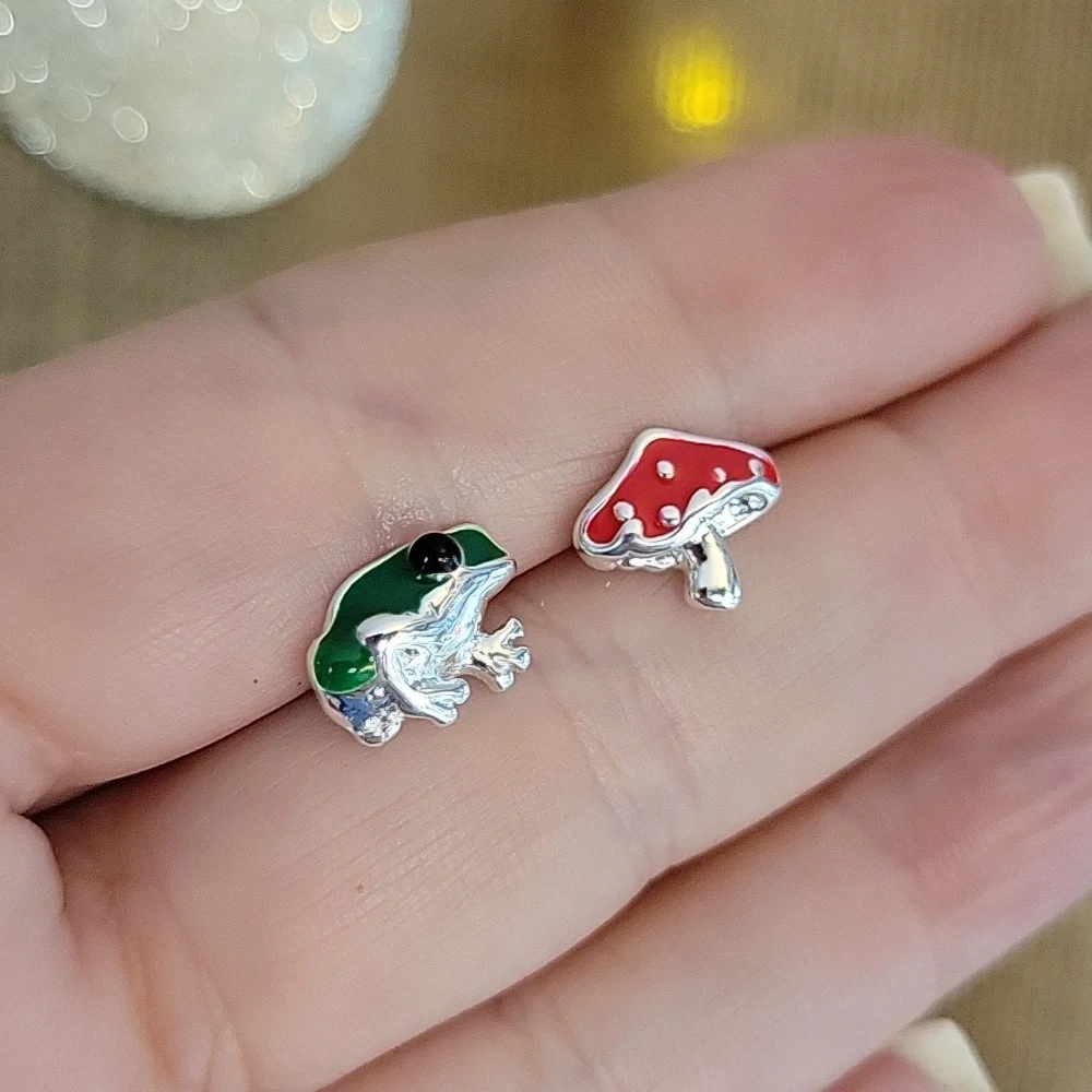 🔥LAST PAIR🔥 FROG AND MUSHROOM STUD EARRINGS - Picture 4 of 6